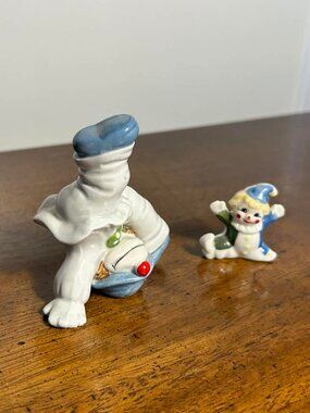 Small clown figurine pair